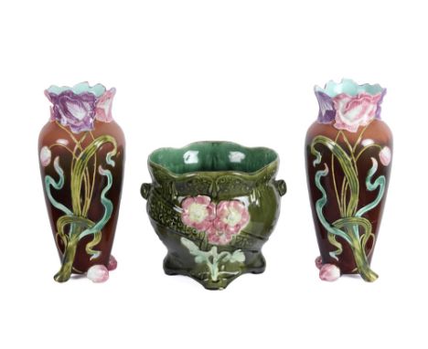 3 pieces of Art Nouveau ceramic : a planter and a pair of vases, marked Nimy || Lot (3) Art Nouveau faïence met floraal decor