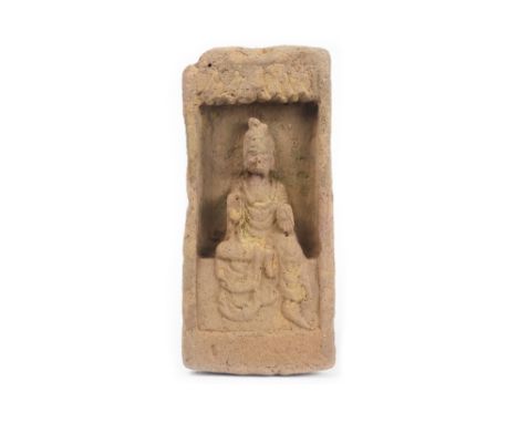 Chinese Wei Dynasty period temple tile in earthenware with the depiction of Buddha || CHINA  -  WEI-DYNASTIE (386 - 534) temp