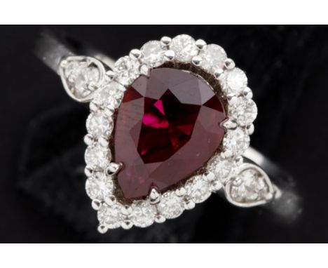 ring in white gold (18 carat) with a pear shaped Burmese ruby surrounded by circa 0,40 carat of very high quality brilliant c