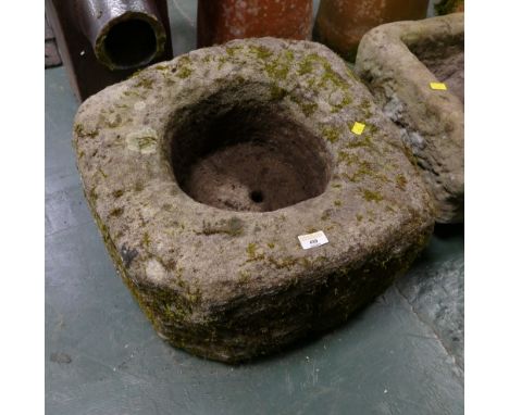 Square garden planter with circular insert