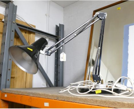 Adjustable desk lamp 