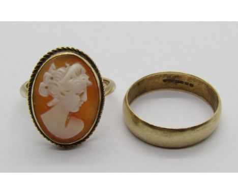 Two vintage 9ct rings; a cameo example and a wedding ring, 6.2g total 
