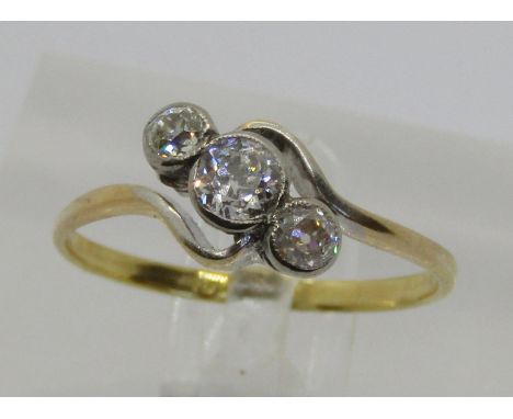 18ct three stone diamond crossover ring, centre stone 0.25ct approx, size Q/R, 2.2g 