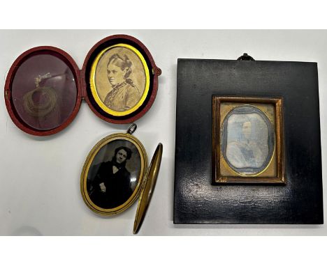 Mid-19th century photographic portrait of a young woman - Beard's Patent Photographic Portraits, taken at 85 King William Str