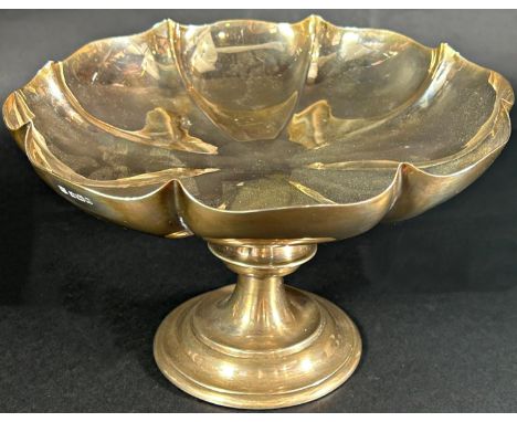 A silver fruit bowl, Sheffield, dated 1913, makers mark Fenton Brothers LTD, weight 16oz, 22cm D, 13cm H 