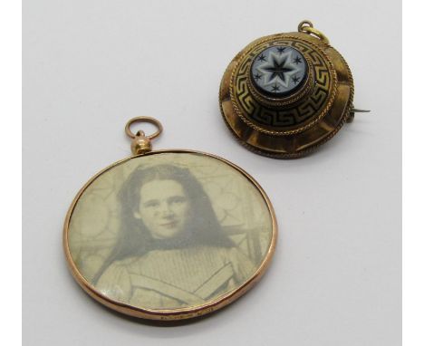 Victorian yellow metal mourning pendant / brooch with Greek key enamel detail and star cut agate to centre, 6.8g, together wi