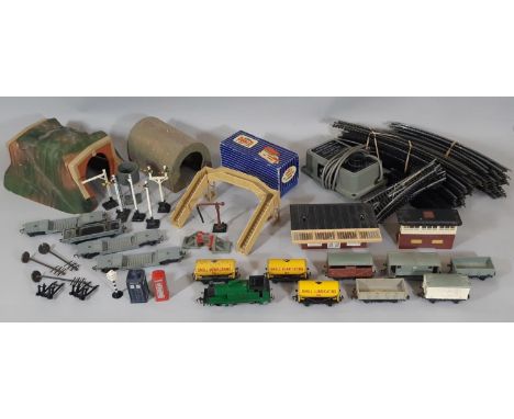 Hornby Dublo model railway collection including a 0-6-0 tank engine, 3x Shell Oil tankers, vans, wagons, footbridge, boxed D1