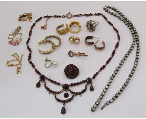 Collection of jewellery comprising a garnet festoon necklace and further garnet brooch, white metal paste cluster ring, white