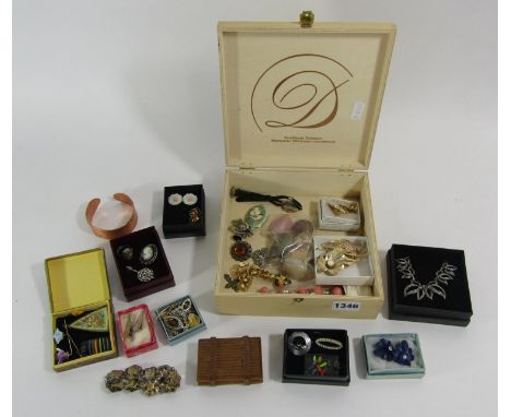 Collection of vintage costume jewellery to include a silver ring depicting a gentleman - possibly Shakespeare, a stylised sil