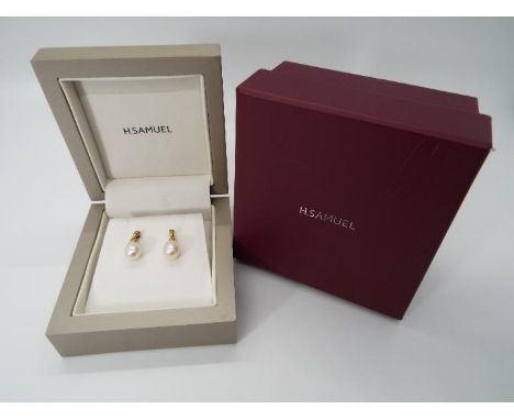 9 ct gold - a pair of 9ct gold stud earrings with pearl design, both with friction backs, displayed in a H. Samuel box and ou