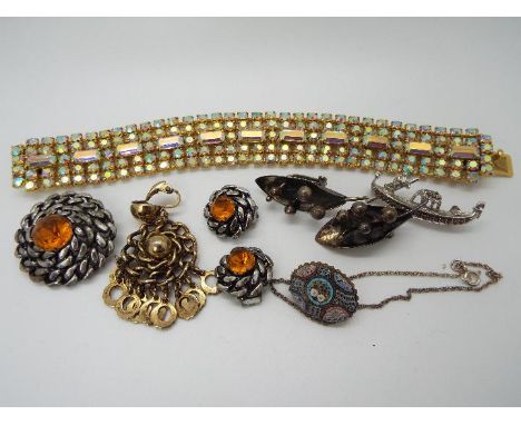 Vintage Jewellery - a mixed lot of vintage jewellery to include a very fine micro mosaic brooch with floral decoration, pair 