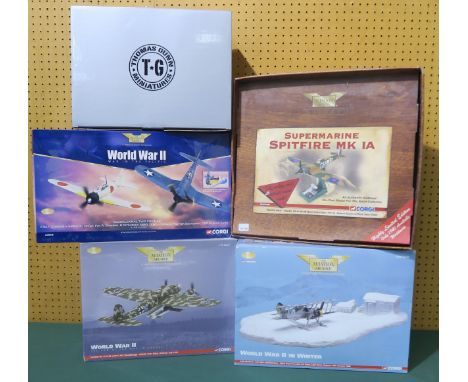 Corgi Aviation Archive 1:72-scale: AA36204 War War II in Winter J-8 Gladiator with Ski's and Diorama - 284/F Royal Swedish Ai
