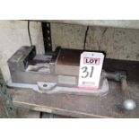 6" MACHINE VISE, DOES NOT TURN