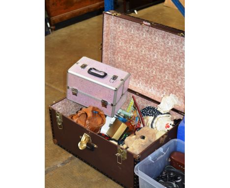 VINTAGE TRUNK WITH VARIOUS SOFT TOYS, MAKE UP BOX, WOODEN WARE &amp; GENERAL BRIC-A-BRAC     
