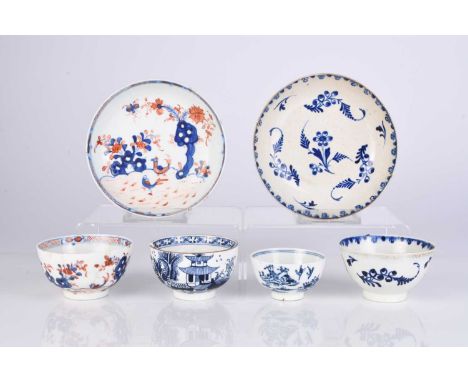 Four pieces of Lowestoft porcelain, 18th century, comprising an uncommon blue and white tea bowl, circa 1785-90, painted with