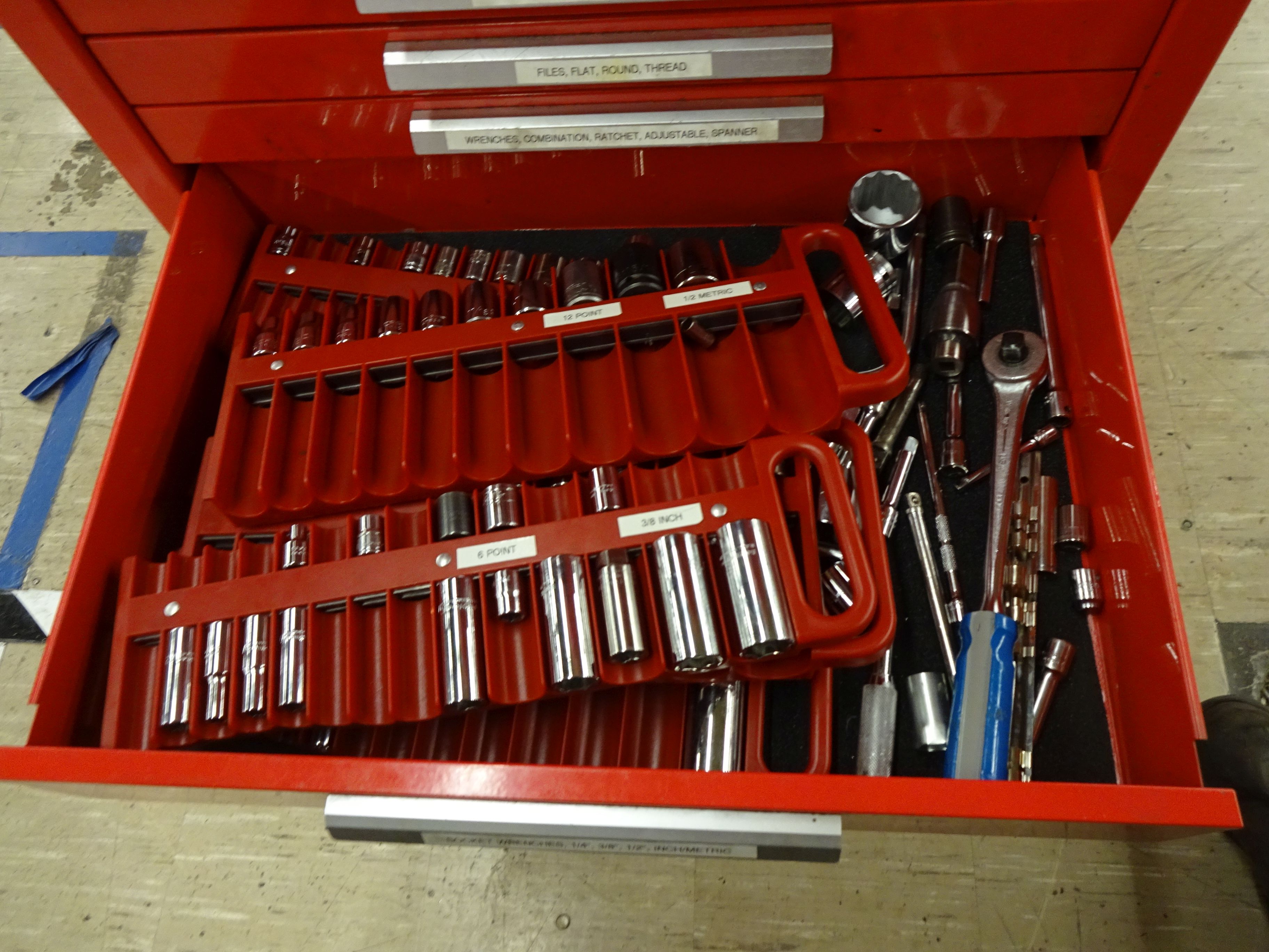12DRAWER KENNEDY MECHANICS TOOL BOX WITH TOOLS