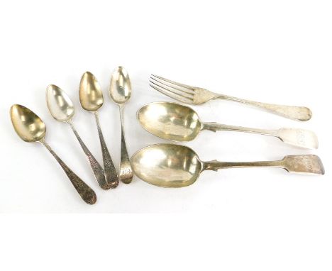 A collection of small silver, to include three teaspoons with bright cut decoration, a further teaspoon, a pair of fiddle pat