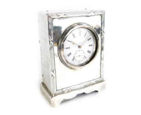 An Edward VII silver cased desk clock, by Henry Matthews, with an enamel Roman numeric dial, Birmingham 1906, 10cm high.