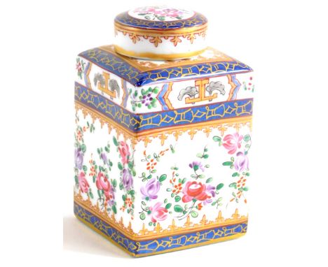 A continental porcelain square section tea caddy and lid, decorated in Chinese armorial style, unmarked possibly Samson, 10cm