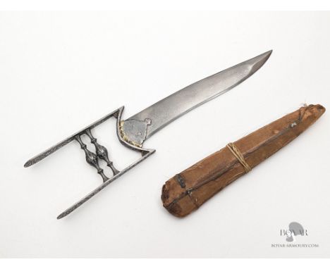AN 18TH CENTURY MUGHAL INDIAN "DEMON-TOOTH" KATAR DAGGER, WITH A RARELY ENCOUNTERED RECURVED BLADE
We offer in-house internat