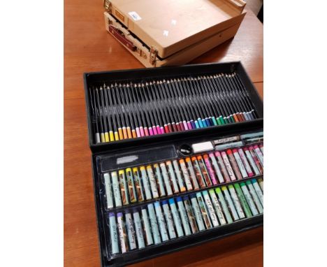 DALER ROWNEY STORAGE BOX EASEL AND CASE CONTAINING ART GALLERY OIL PASTELS AND PENCIL SET