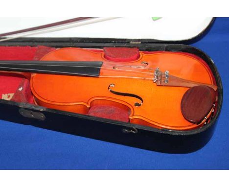 STENTOR STUDENT VIOLIN
curved two piece back, with a bow, in fitted coffin case