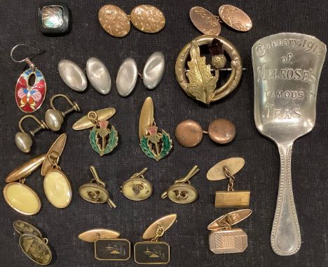 Jewellery - a pair of Japanese gold overlaid damascene cufflinks, marked K24; other cufflinks, various, including novelty dog