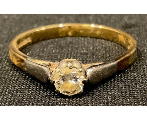 An 18ct gold diamond solitaire ring, the stone approx. 0.25ct, size R, 2.83g 