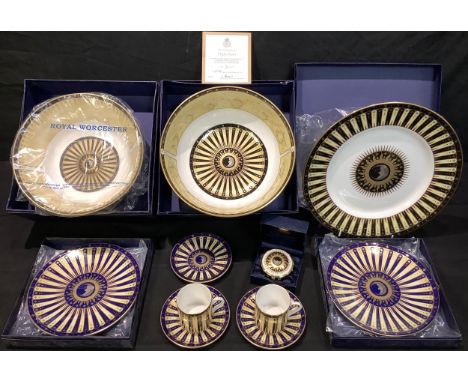 A Royal Worcester 250th Anniversary 1751 - 2001 Flight Bowl, limited edition, 278/1,000, 26.5cm diameter, certificate, boxed;