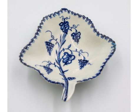 A Lowestoft porcelain  pickle dish hand painted with a grapevine patternCirca 1765-1770Diameter 10cm Condition ; Small chips 