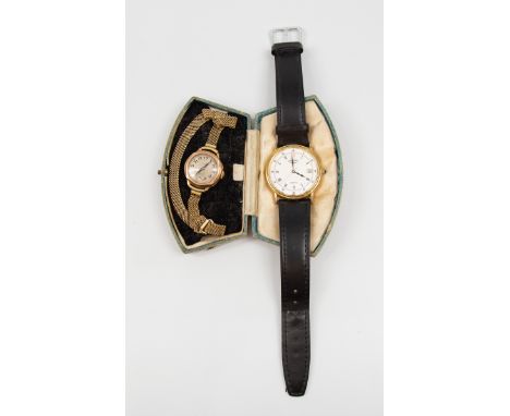 A ladies early 20th century 9ct gold wristwatch with silvered dial, Arabic numerals, subsidiary dial at 6, blue steel hands, 