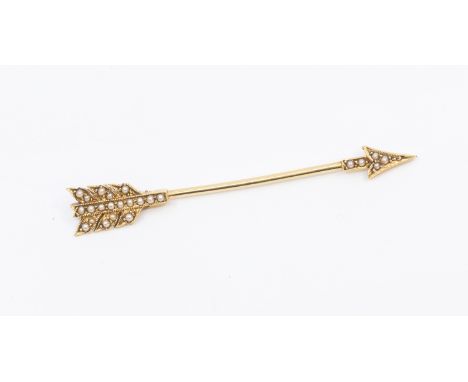An Edwardian pearl set 15ct gold Jabot pin in the form of an arrow, the arrow and fletching set with small seed pearls, lengt
