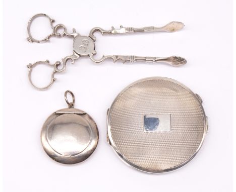 A pair of 18th Century silver sugar tongs with shell shaped bowls, hallmarked IC, London, circa 1780, stamped twice with make