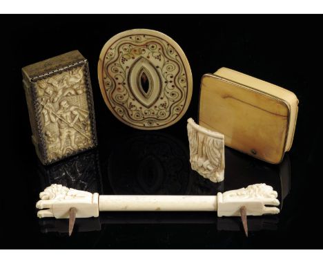 λ An 18th century ivory snuff box, with gilt brass mounts, with a repousse decorated hinge, the interior stained red, the bas