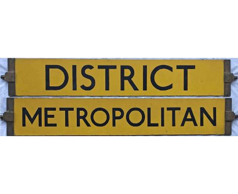 London Underground O/P/Q-Stock enamel CAB DESTINATION PLATE reading 'District' on one side and 'Metropolitan' on the other. B