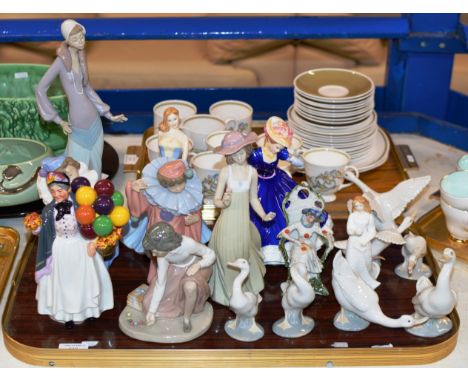 TRAY CONTAINING VARIOUS FIGURINE ORNAMENTS, ROYAL DOULTON, LLADRO AND NAO     