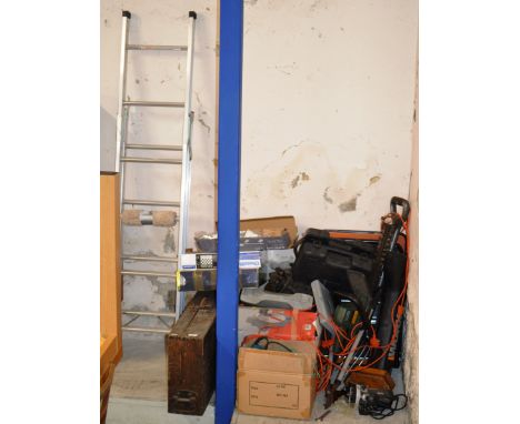 VARIOUS TOOLS, GARDEN ACCESSORIES, ADJUSTABLE LADDERS ETC     