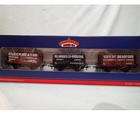 OO gauge Bachmann 37-075N, Northern Co-op private owner wagons, set of three, National Railway Museum Exclusive, in excellent