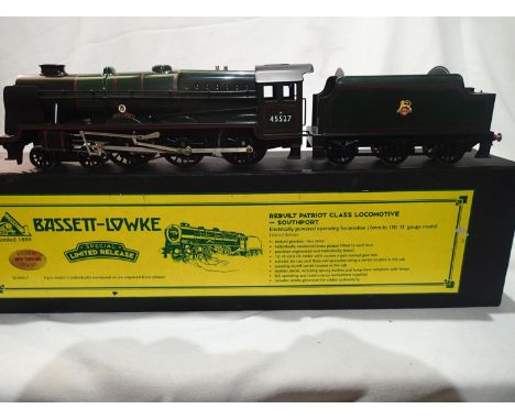 Bassett Lowke O gauge Patriot Class, Southport, Green, 45527, Early Crest in near mint condition, wear to box. UK P&amp;P Gro