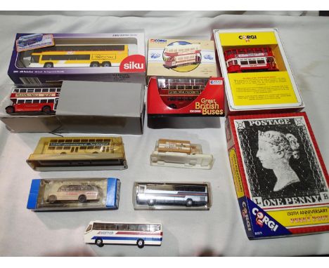 Selection of ten assorted buses and trams, various scales, mostly very good to excellent condition, boxed. UK P&amp;P Group 1