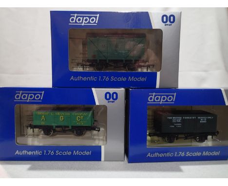 Three OO gauge Wessex wagons/ Dapol military related wagons; Airship guarantee company limited edition 59/108, Marchwood mili