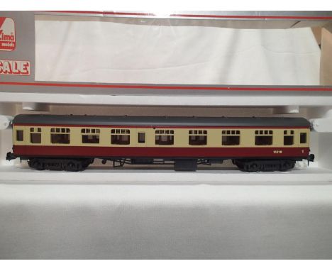 O gauge Lima B.R Blood/Custard composite coach, 15218, in near mint condition/boxed with wear, minor paint loss on one side. 
