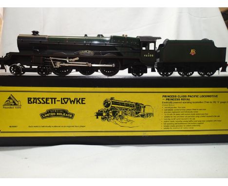 Bassett Lowke O gauge Princess Class, Princess Royal, Green, 46200, Early Crest in near mint condition, box has storage wear.