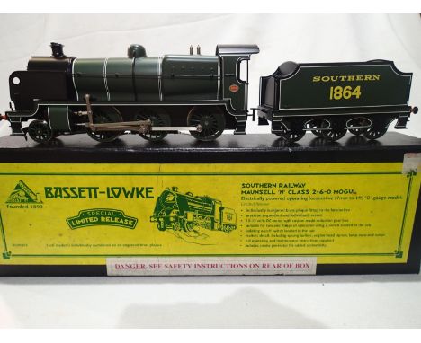 Bassett Lowke O gauge N Class, Maunsell Mogul, 1864, Southern Green, in near mint condition, storage wear to box. UK P&amp;P 