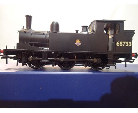 OO gauge Bachmann 31-061 class J72 tank, 68733, Black, Early Crest in near mint condition, boxed. UK P&amp;P Group 1 (£16+VAT