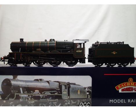 OO gauge Bachmann 31-186 Jubilee class, 45587, Baroda, Green, Late Crest, in near mint condition, box with storage wear. UK P