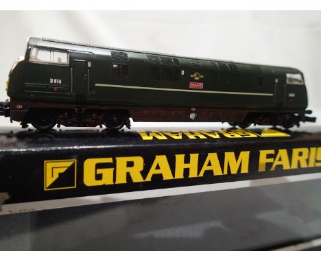N gauge Bachmann/Farish class 42 warship, Dragon, BR Green, D814, in very good to excellent condition, weathering/over painti