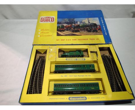 Hornby Dublo two rail messenger train set 2007, comprising 0.6.0 tank loco, green, 31340, late crest, plus two green suburban