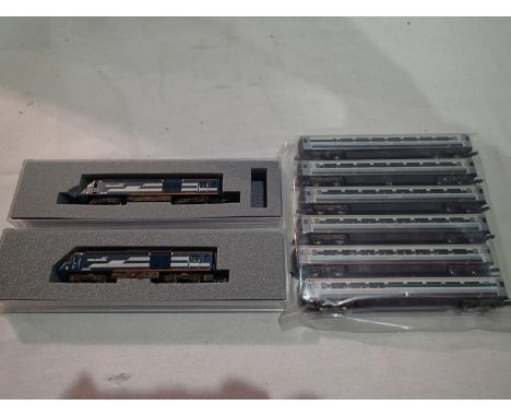 N gauge Farish H.S.T 125 power car and trailer car with six coaches, Midland Mainline Livery, in very good to excellent condi