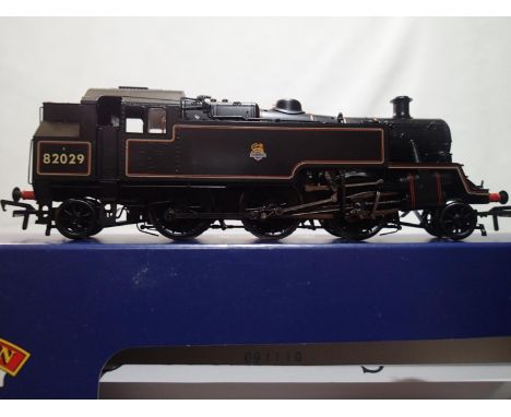OO gauge Bachmann 31-975 class 3mt tank, 82029, Black, Early Crest, in excellent condition, slight mark on one tank side, box